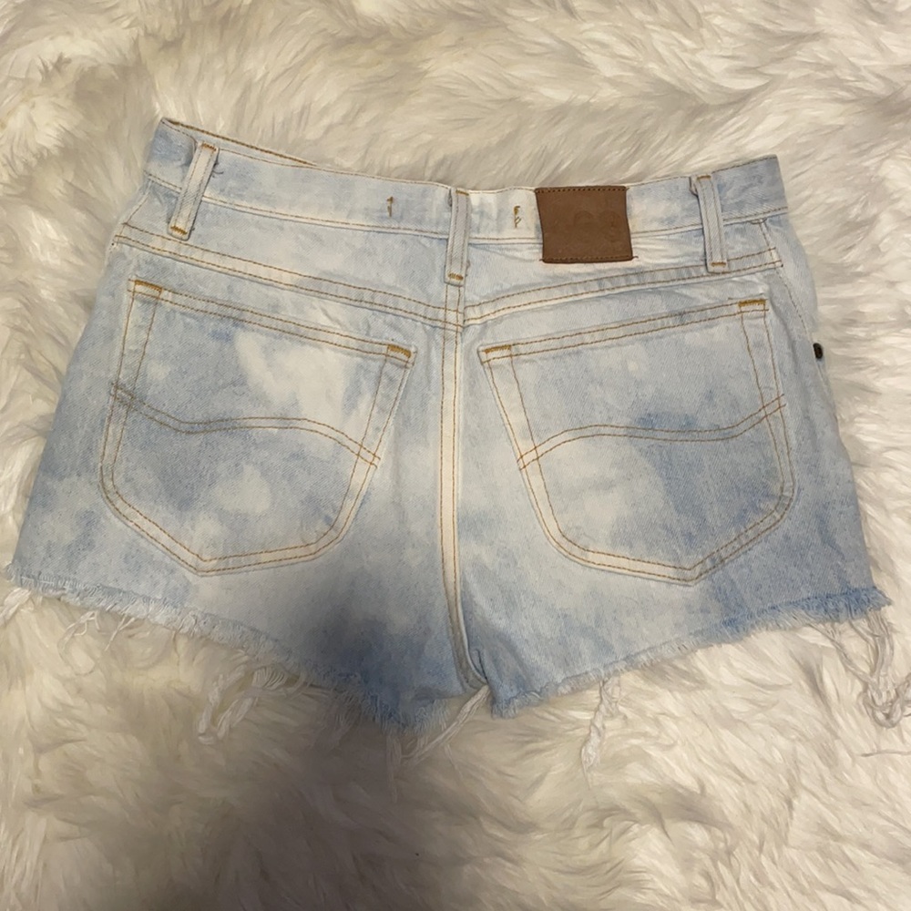 Vintage lee cut off Jean shorts - Picture 3 of 10